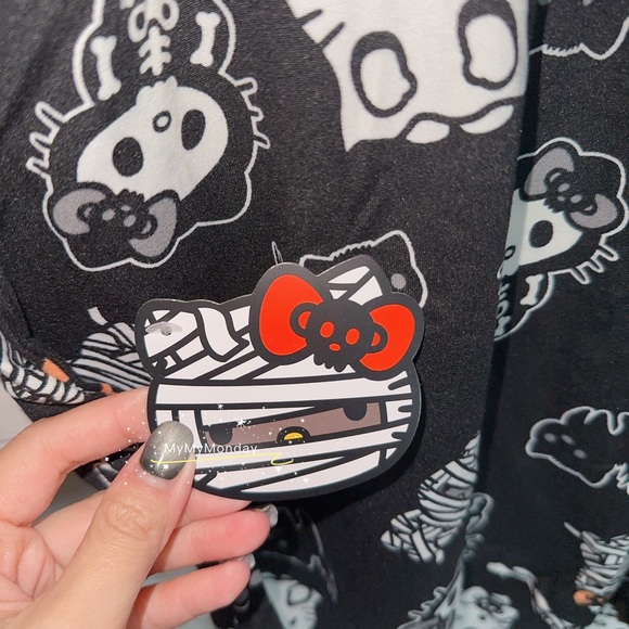 Hello Kitty Halloween Pajama Set - Picture 6 of 8
